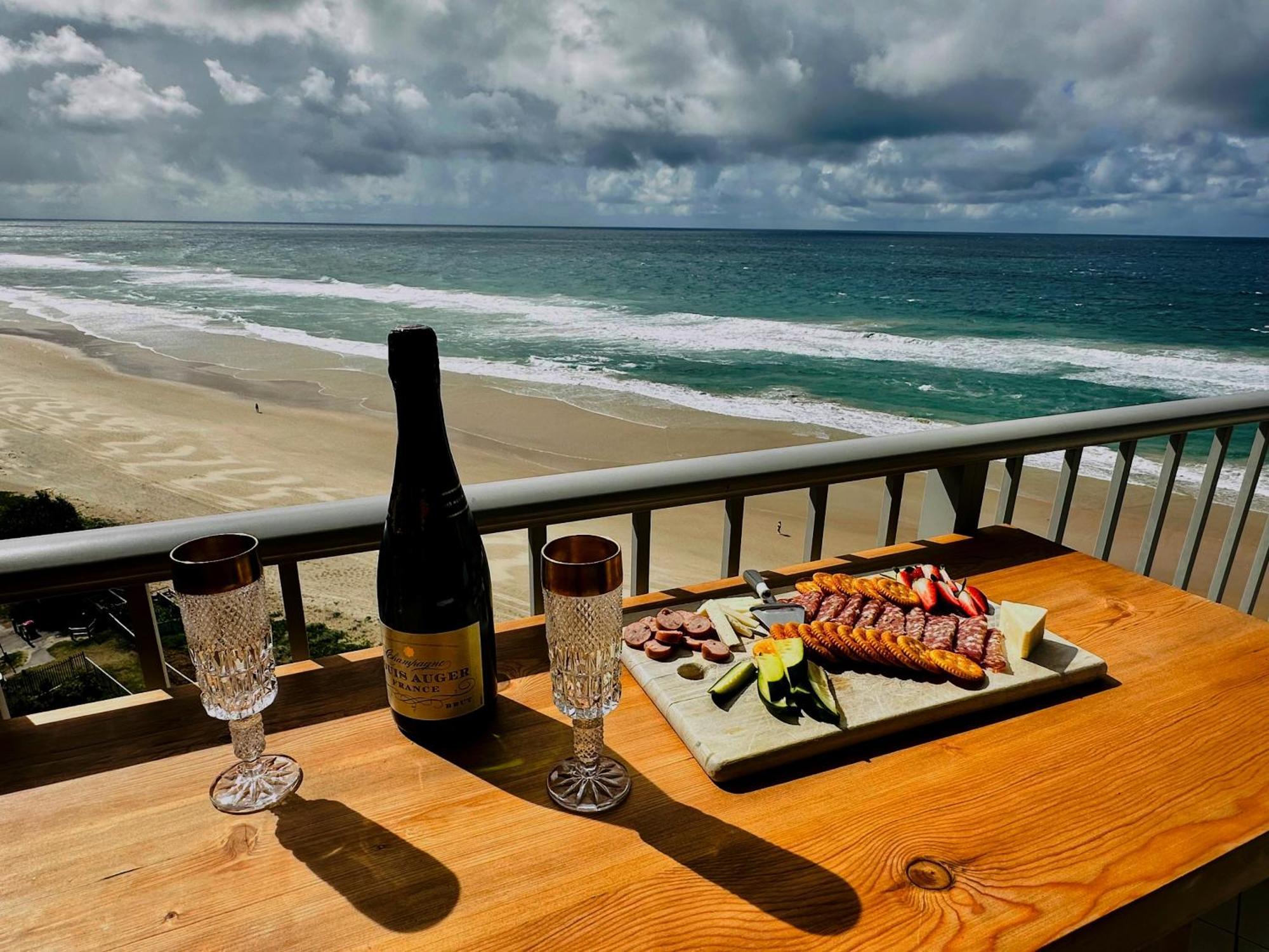 Absolutely Stunning! On The Beach !!! Gold Coast Bagian luar foto